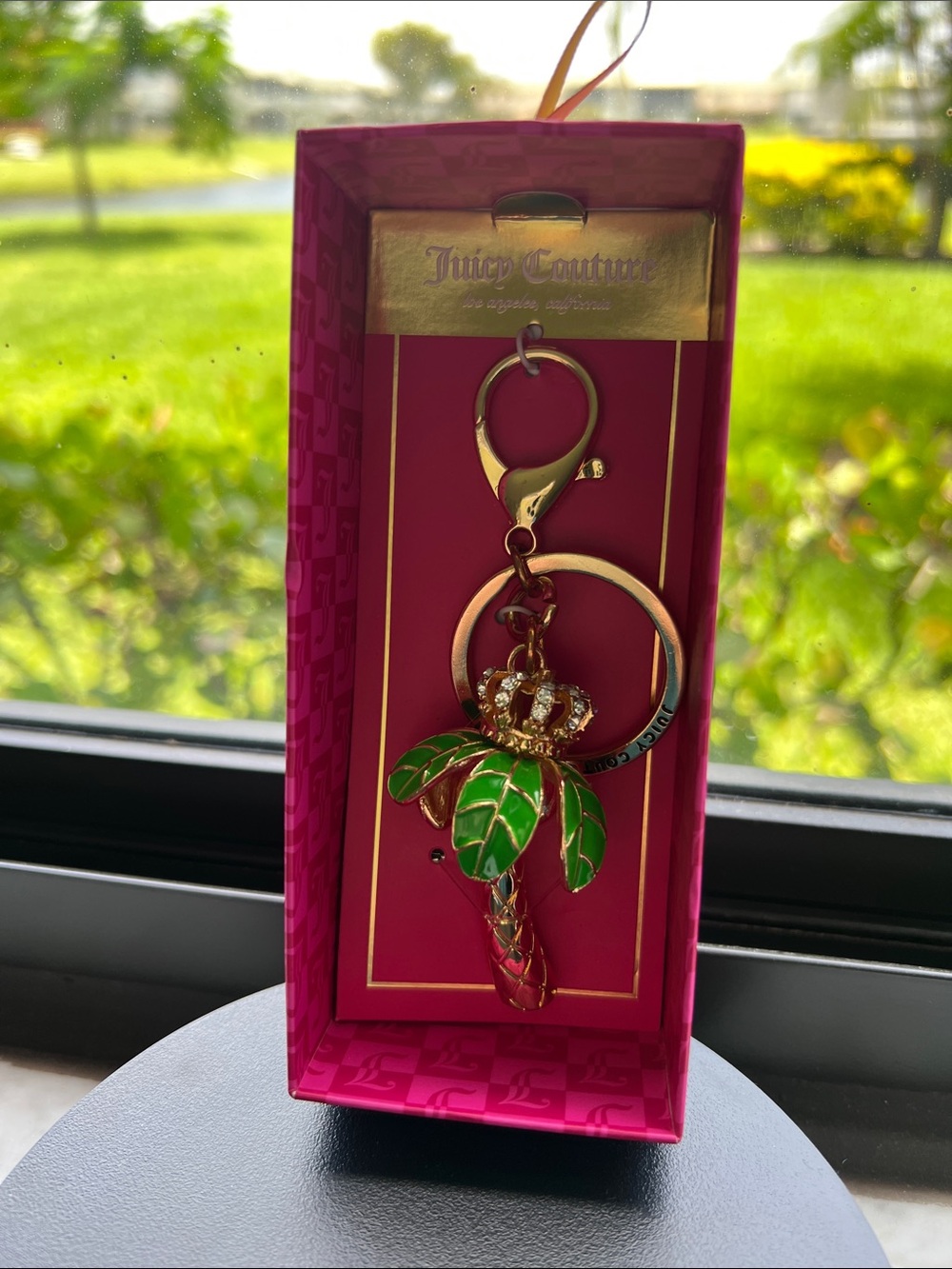 Juicy Couture NIB Gold Tone Keychain with Green Enamel Palm Charm/ Key Charm - Picture 3 of 4